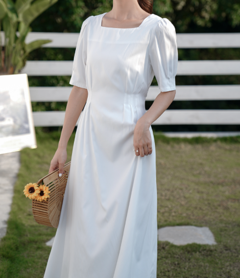 フェミニンホワイトロングドレス